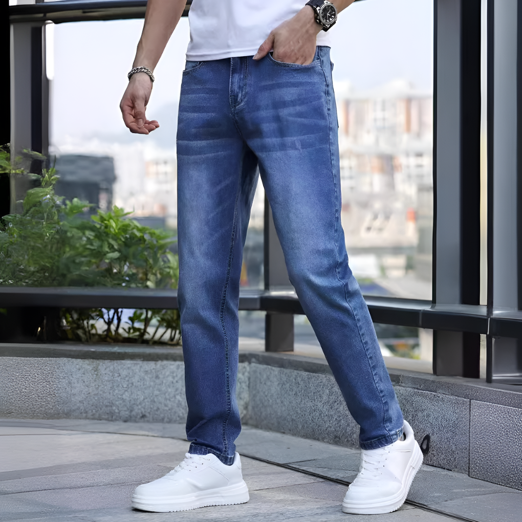 Einfarbige lässige Herrenjeans