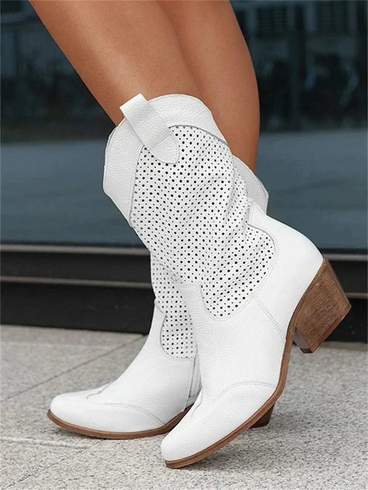 Perforierte Stiefel im Western-Stil