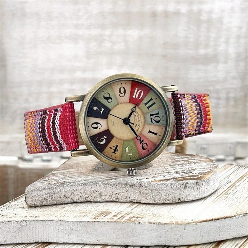 Armbanduhr mit buntem Regenbogenmuster