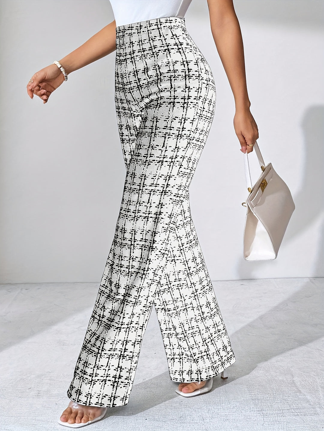 Ausgestellte Damen-Strickhose mit Karomuster und hoher Taille