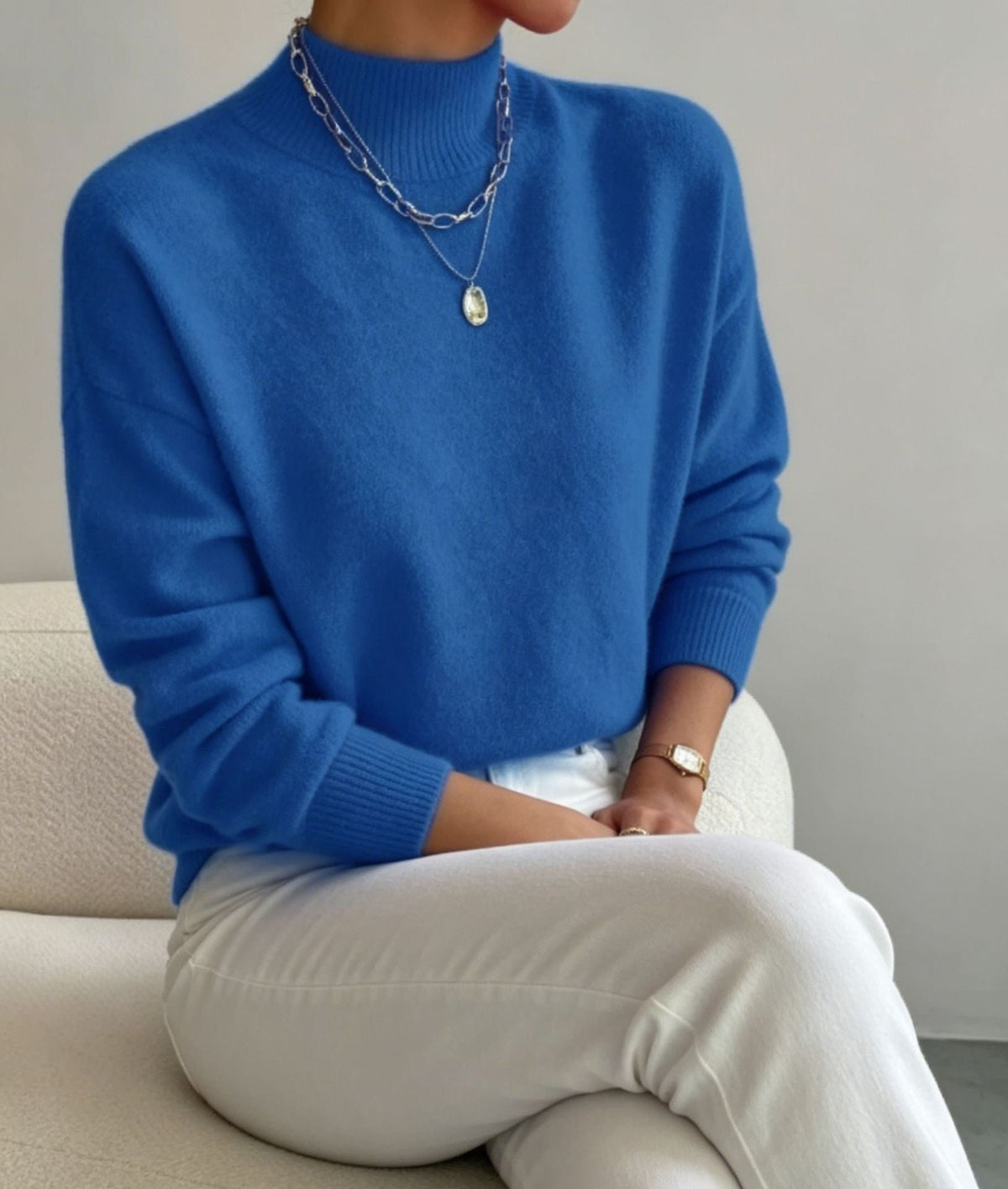 Bequemer Feinstrickpullover für Damen mit Stehkragen und überschnittenen Schultern