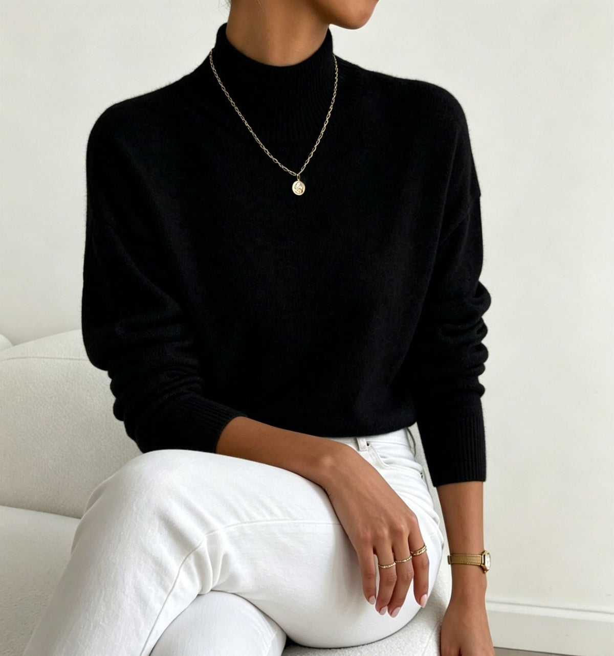 Bequemer Feinstrickpullover für Damen mit Stehkragen und überschnittenen Schultern