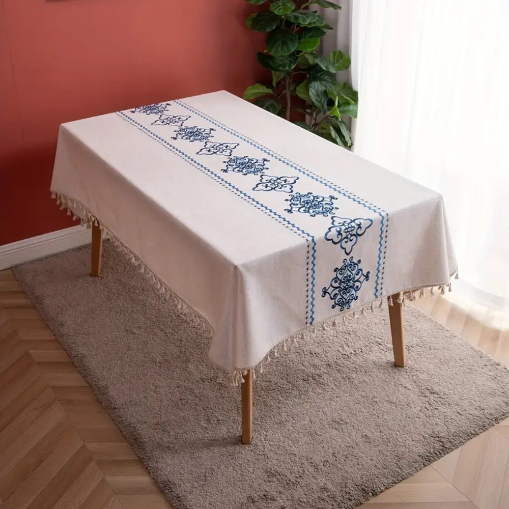 Bestickte Tischdecke