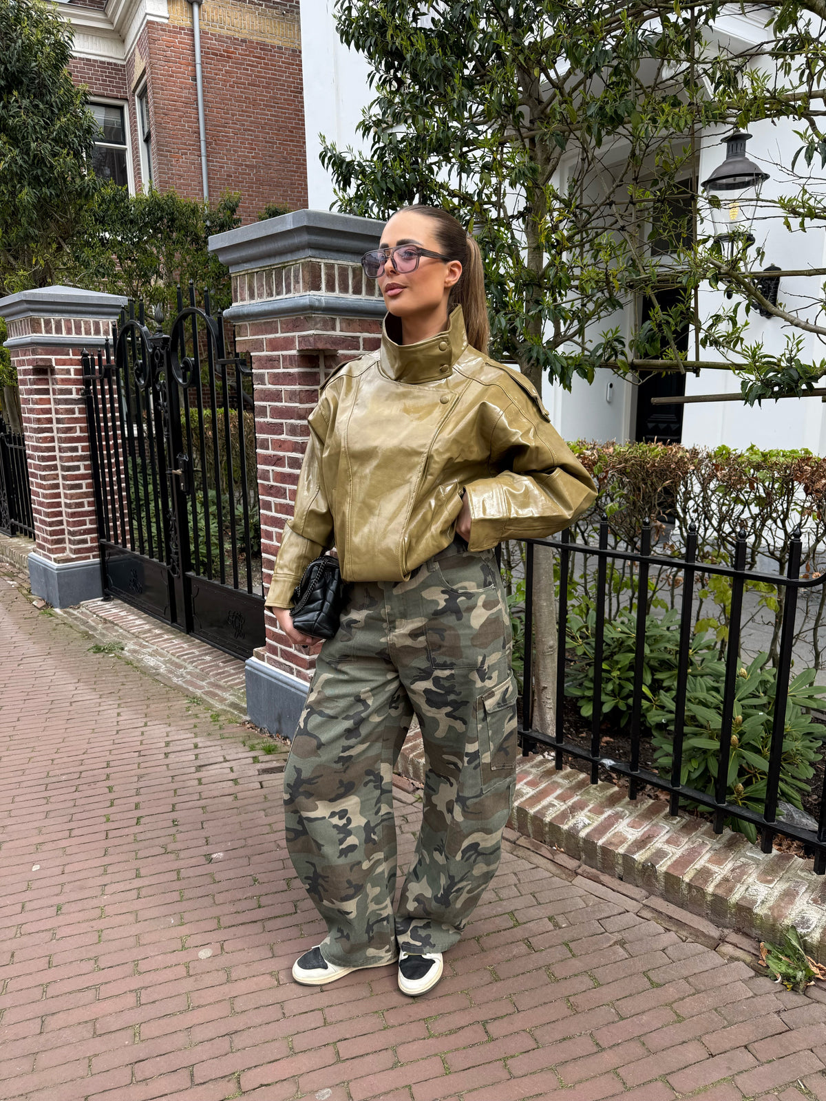 Damen-Cargojeans mit Camouflage-Muster, Stretchbund und Regular Fit – lässige Cargohose für den Alltag