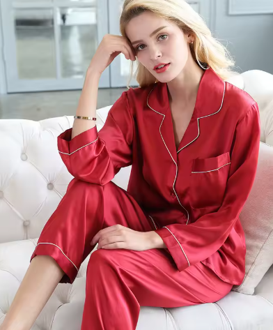 Damen-Nachtwäsche-Set aus Seide mit lockerer Passform und elegantem Design