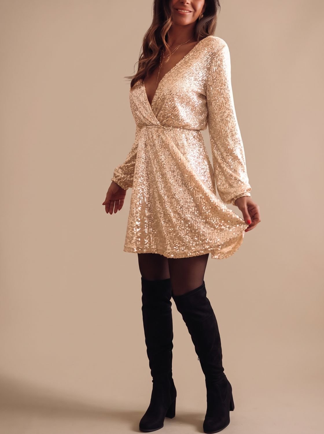 Damen-Paillettenkleid in Wickeloptik mit langen Ärmeln für die Weihnachtsfeier