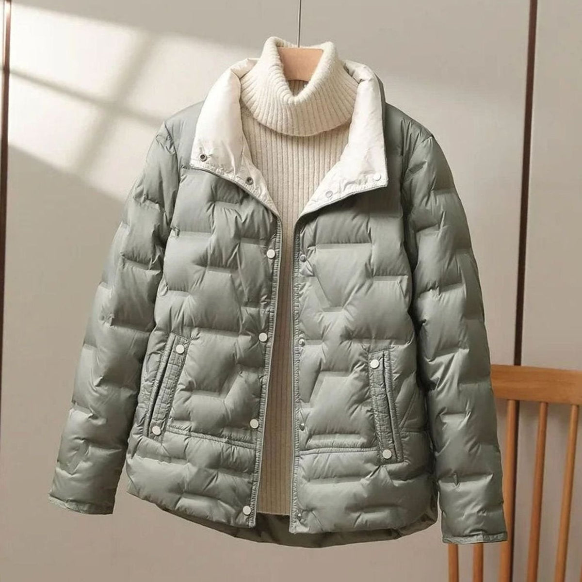 Damen-Winter-Steppdaunenjacke mit hohem Stehkragen
