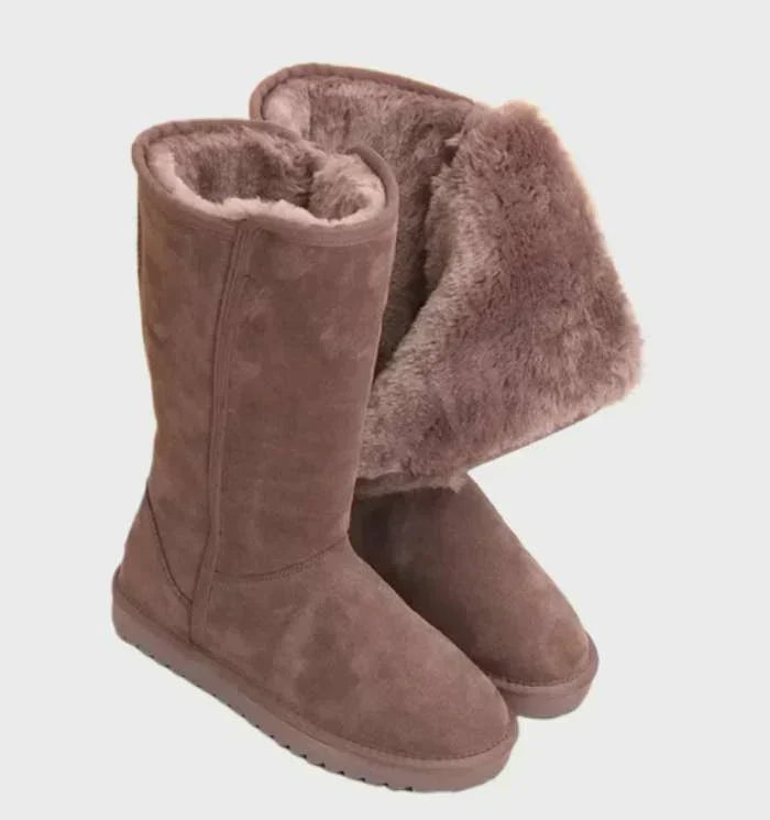 Damenstiefel aus Wildleder mit Schaffell