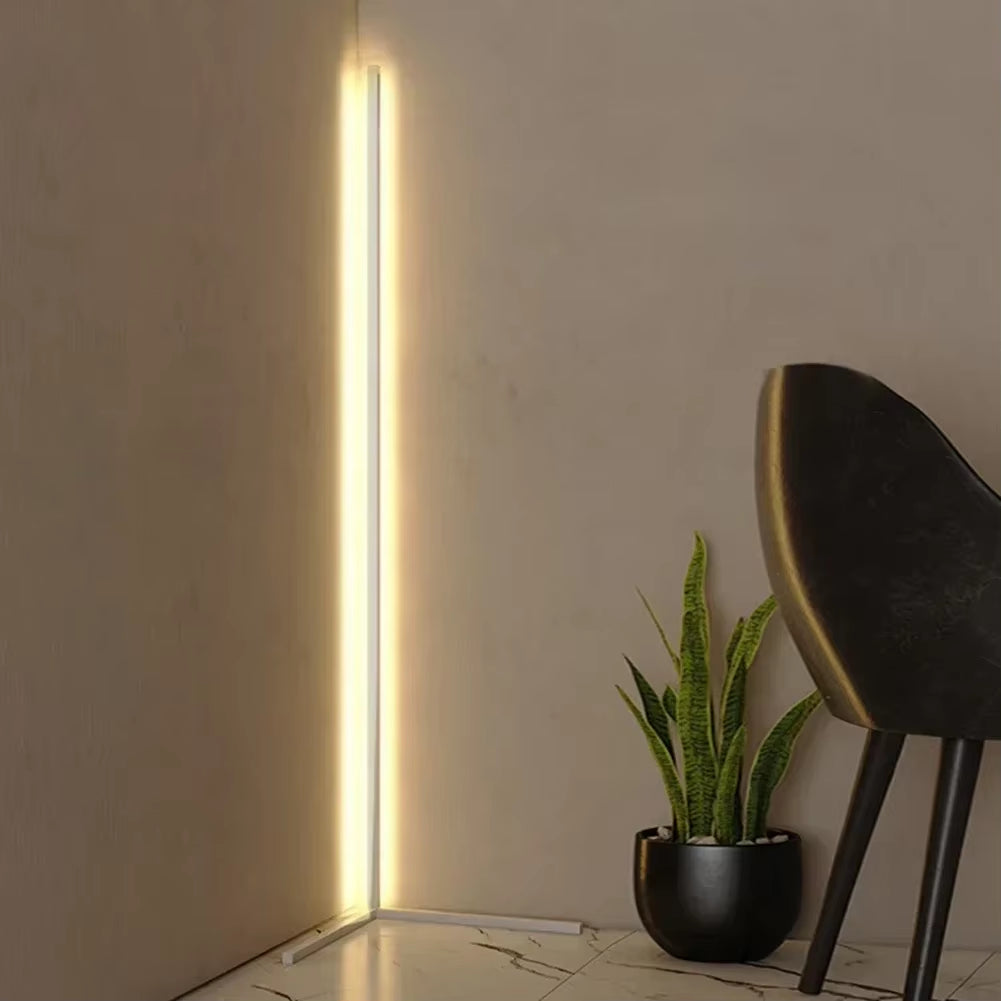 Dimmbare LED-Eckstehlampe mit Fernbedienung