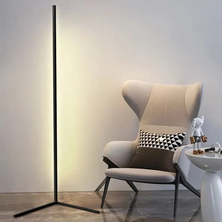Dimmbare LED-Eckstehlampe mit Fernbedienung