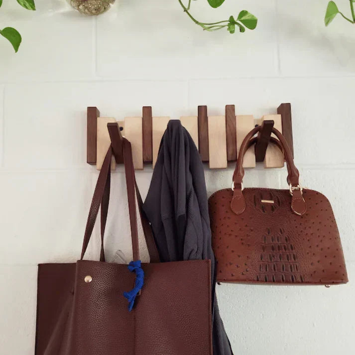 Garderobe im Klavier-Design aus hochwertigem Holz