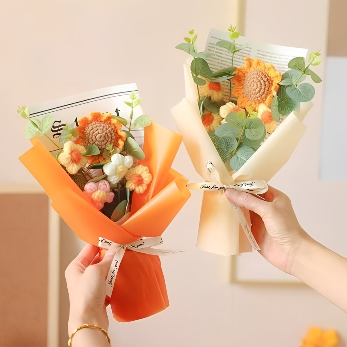 Gehäkelter Blumenstrauß mit Sonnenblumen und Gänseblümchen für Jubiläen und Feiern