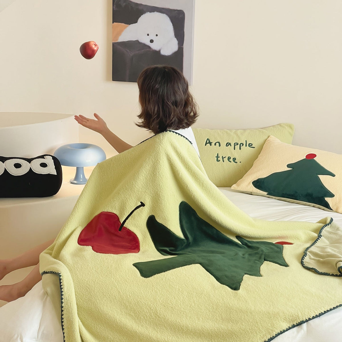 Gemütliche Fleece-Wendedecke mit appliziertem Weihnachtsbaum-Motiv