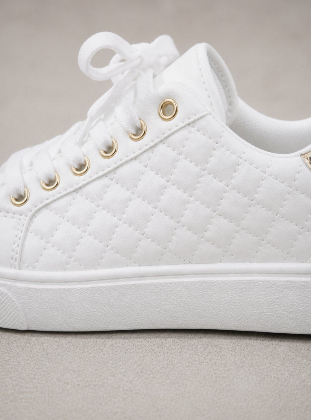 Gesteppte Damen-Plateau-Sneaker aus Kunstleder zum Schnüren