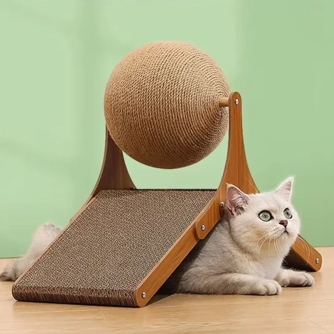 Interaktives Katzenspielzeug mit rotierendem Sisal-Kratzball und Kratzrampe aus Pappe