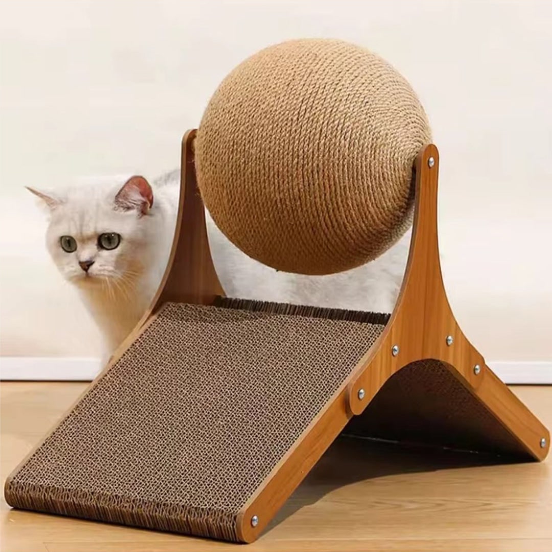 Interaktives Katzenspielzeug mit rotierendem Sisal-Kratzball und Kratzrampe aus Pappe