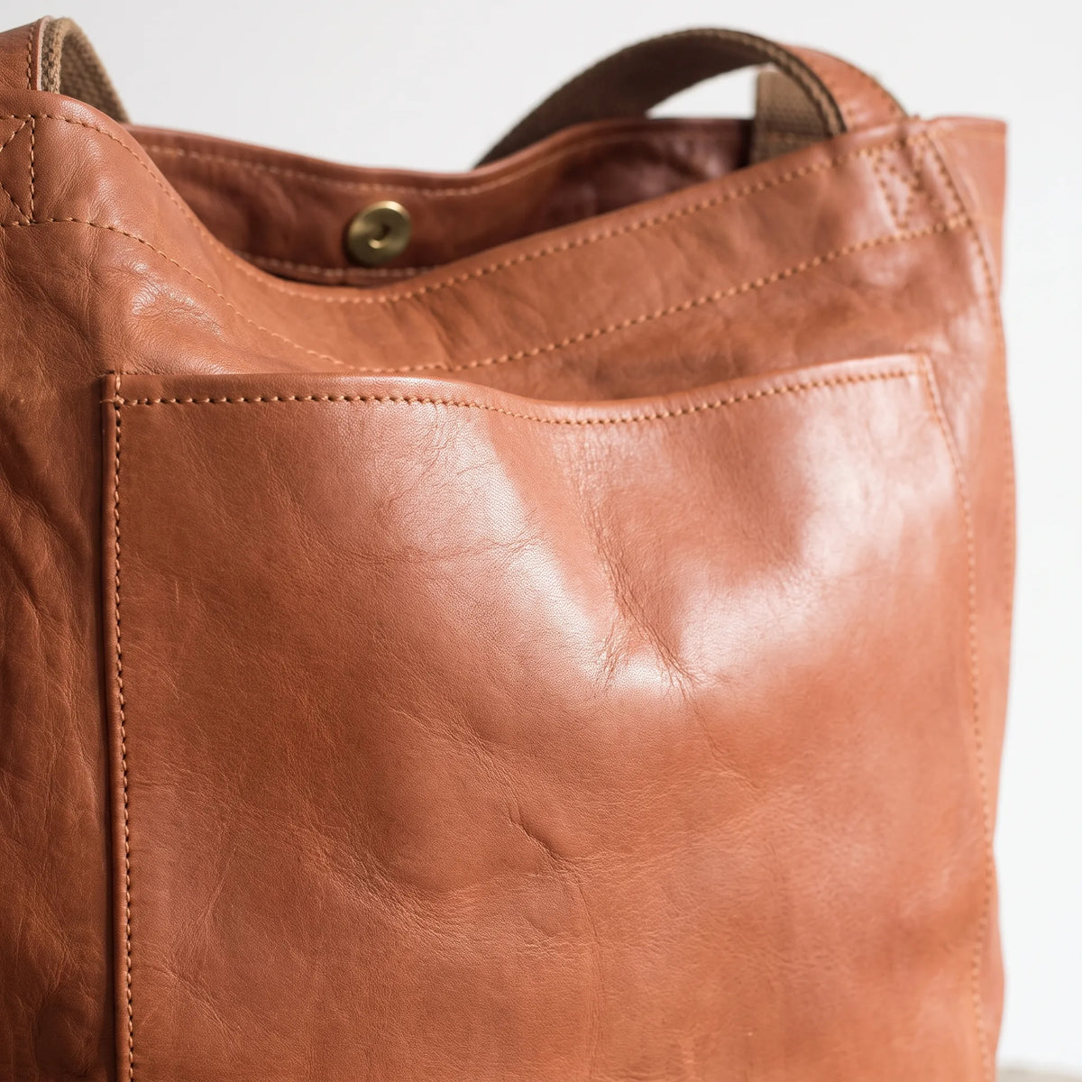 Klassische braune Damenhandtasche