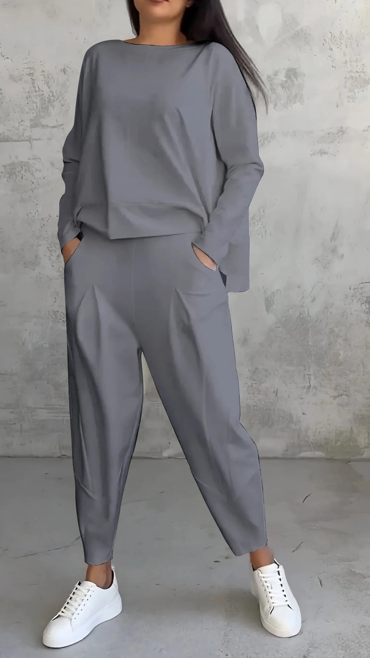 Lässiges Damen-Sommer-Set mit lockerem Pullover und zulaufender Hose