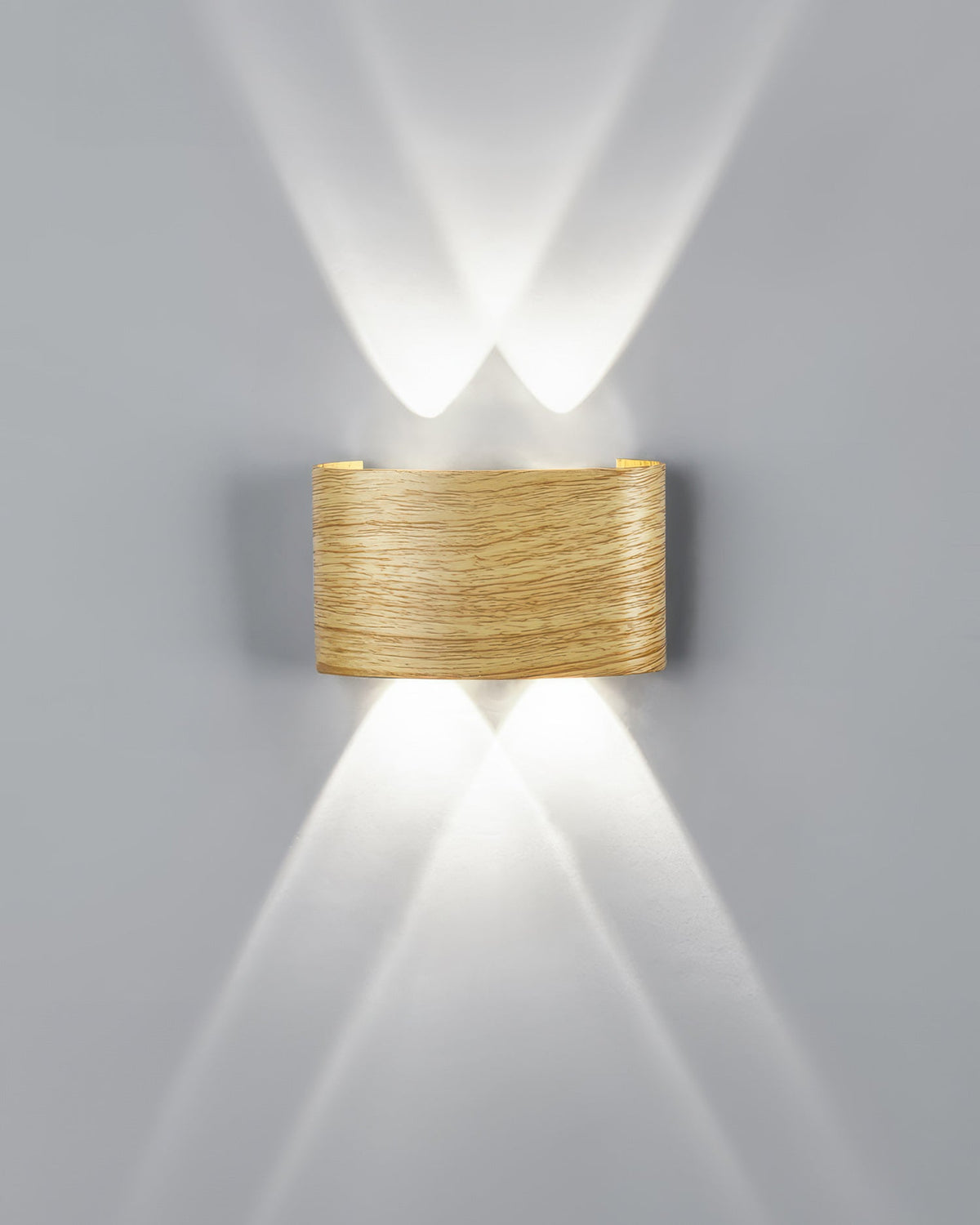 Luxuriöse Wandleuchte mit Holzmaserung für eine zeitlose Atmosphäre