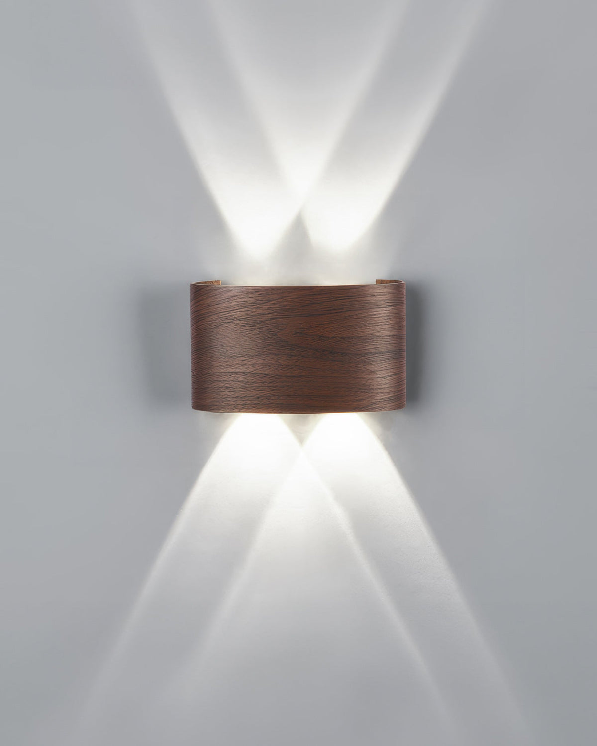 Luxuriöse Wandleuchte mit Holzmaserung für eine zeitlose Atmosphäre
