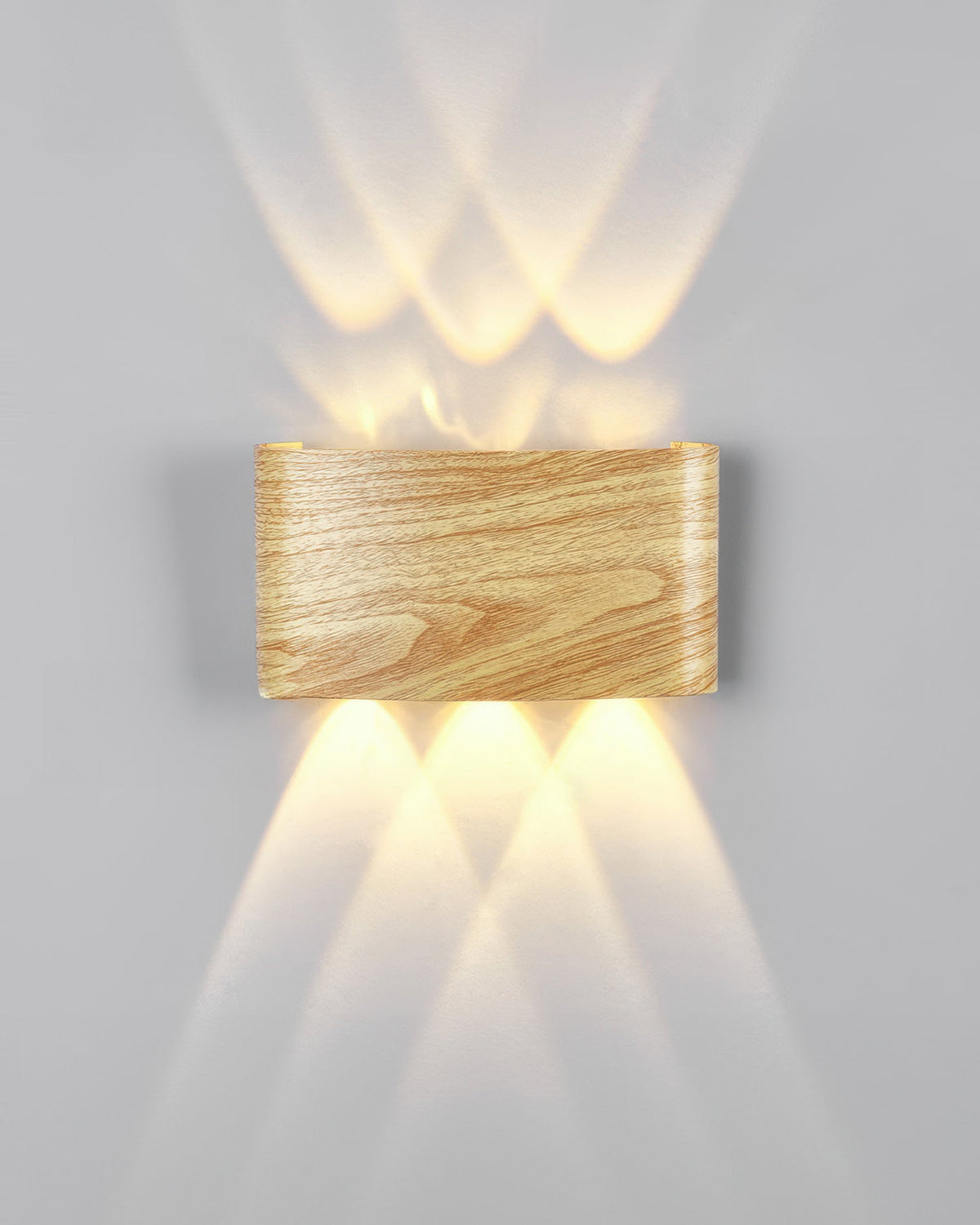 Luxuriöse Wandleuchte mit Holzmaserung für eine zeitlose Atmosphäre