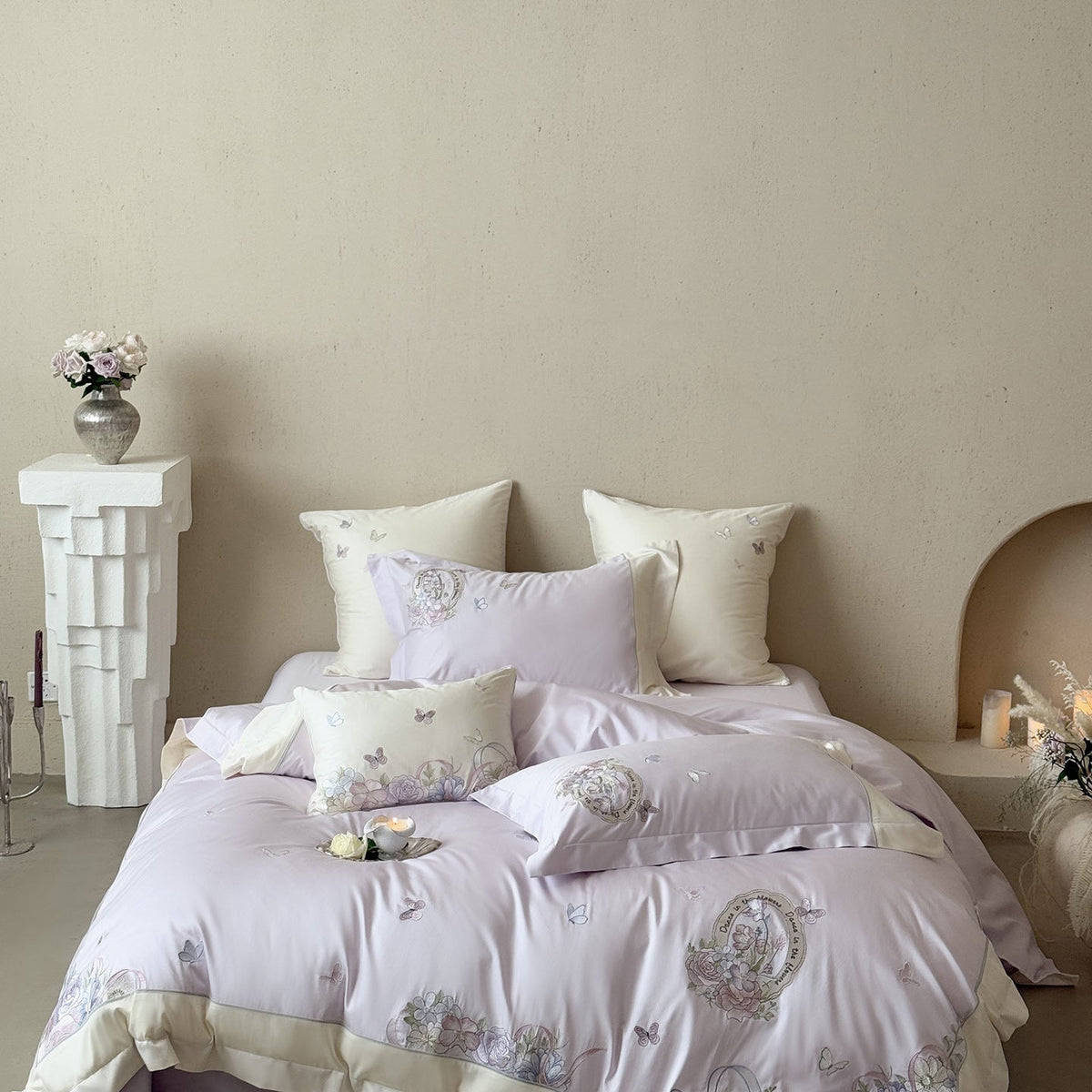 Luxuriöses Satin-Bettwäsche-Set mit floraler Stickerei