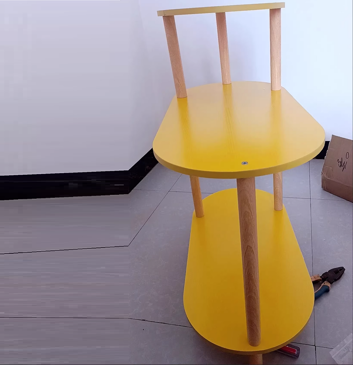 Moderner minimalistischer Beistelltisch aus Massivholz mit 3 Ebenen fürs Wohnzimmer, rund und oval