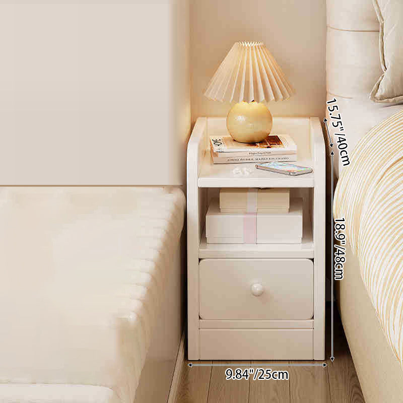 Moderner, minimalistischer Nachttisch aus Sperrholz fürs Schlafzimmer, rechteckig und platzsparend mit 1–2 Schubladen
