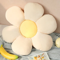 Pastellfarbenes Deko-Kissen in Blumenform