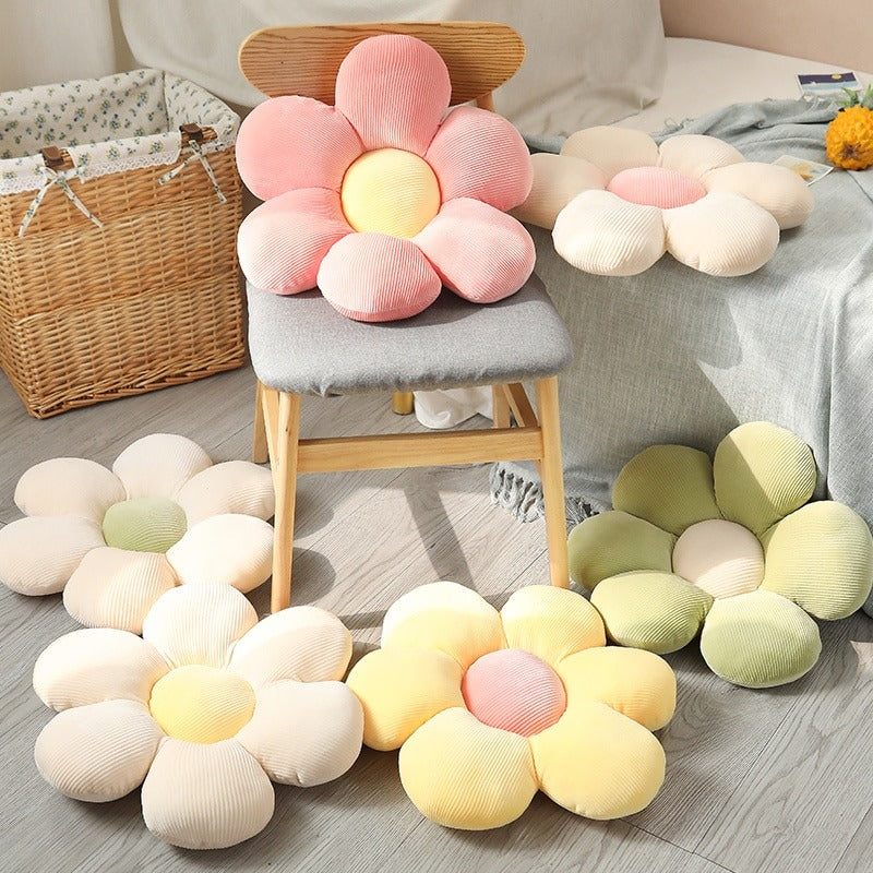 Pastellfarbenes Deko-Kissen in Blumenform