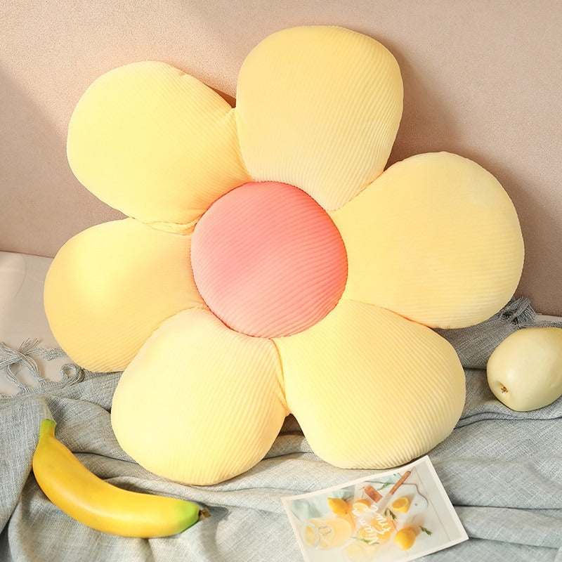 Pastellfarbenes Deko-Kissen in Blumenform