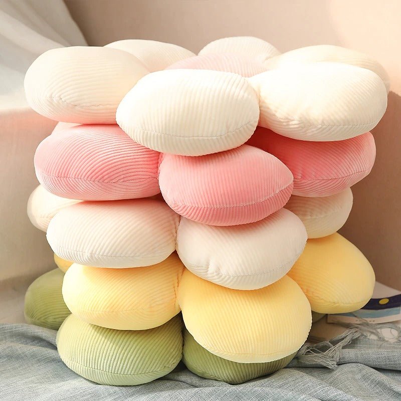 Pastellfarbenes Deko-Kissen in Blumenform