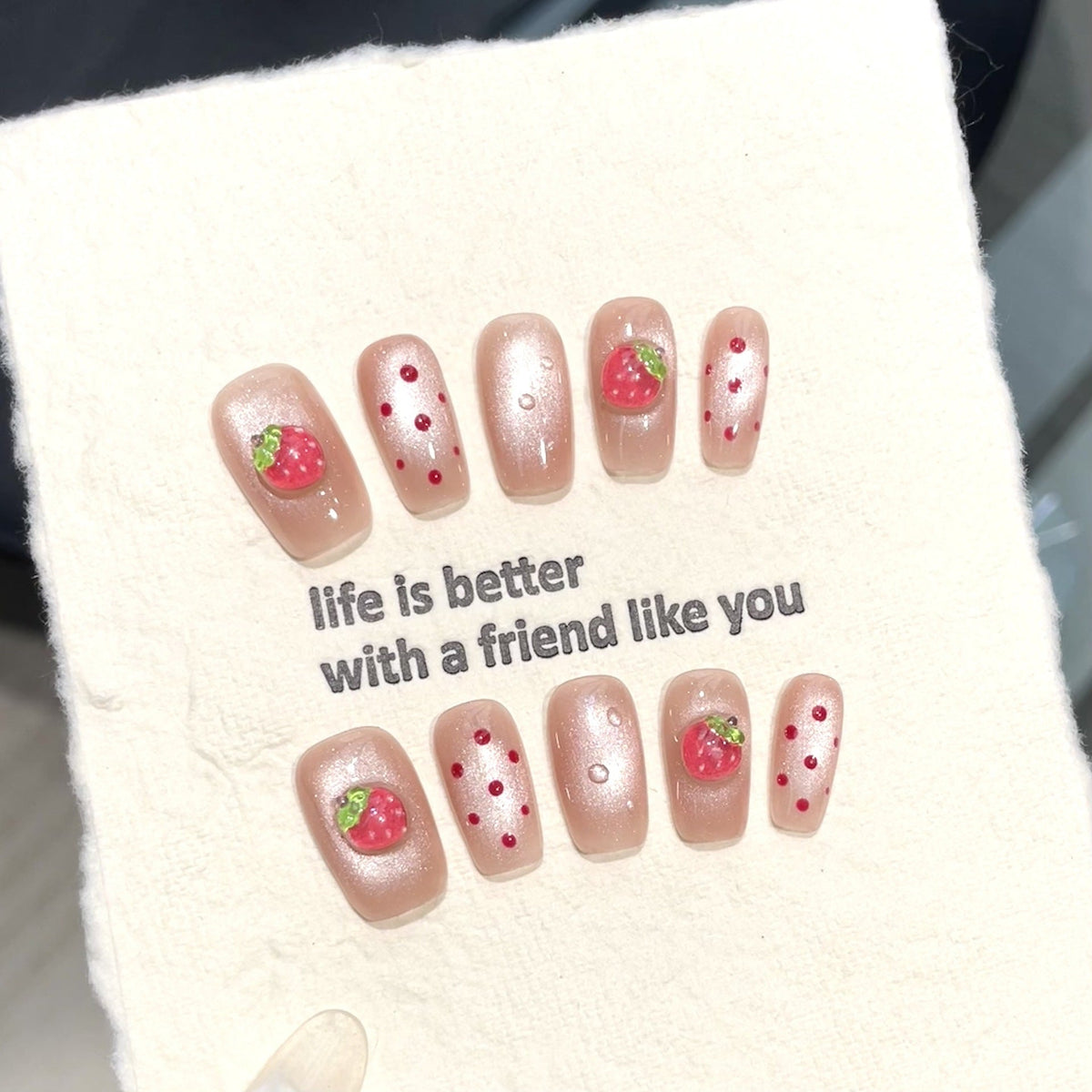 Press-on-Nail-Art-Set mit Erdbeermotiv