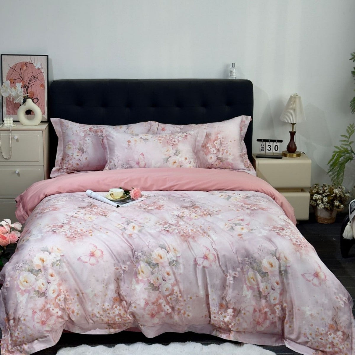 Satin-Bettwäsche-Set mit zartem Blumen- und Schmetterlingsprint und Wendefunktion