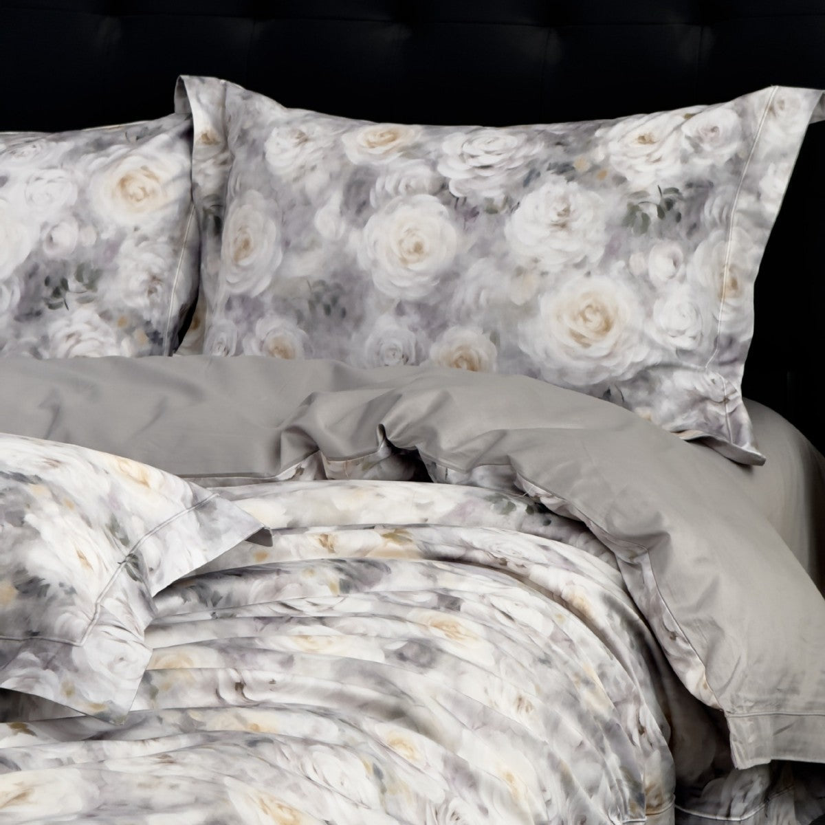Satin-Bettwäsche-Set mit zartem Blumen- und Schmetterlingsprint und Wendefunktion
