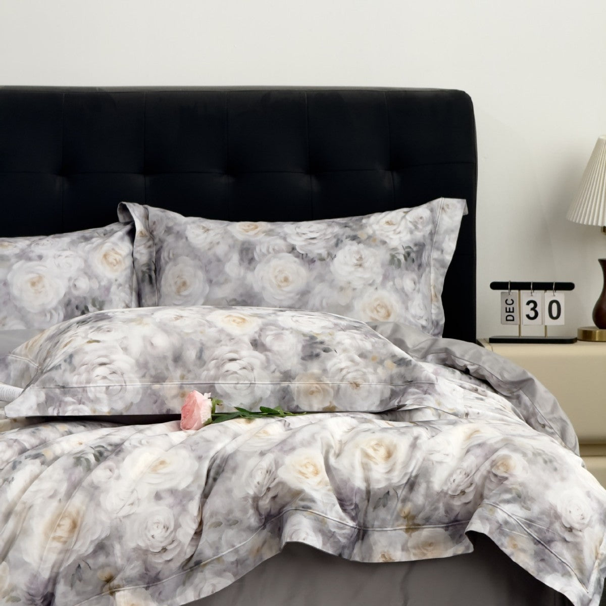 Satin-Bettwäsche-Set mit zartem Blumen- und Schmetterlingsprint und Wendefunktion