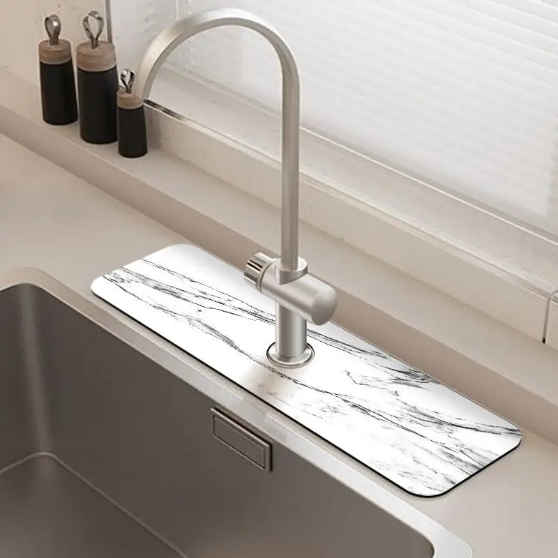 Saugfähige Matte für den Wasserhahn