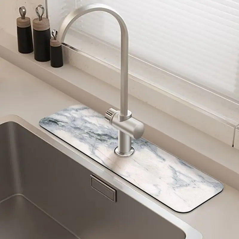 Saugfähige Matte für den Wasserhahn