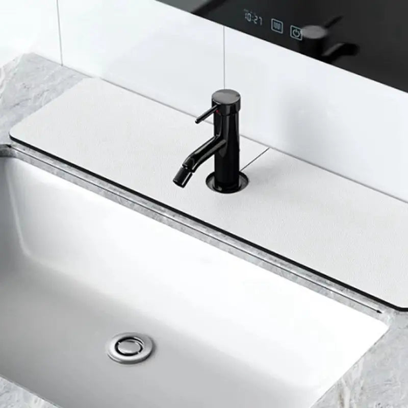 Saugfähige Matte für den Wasserhahn