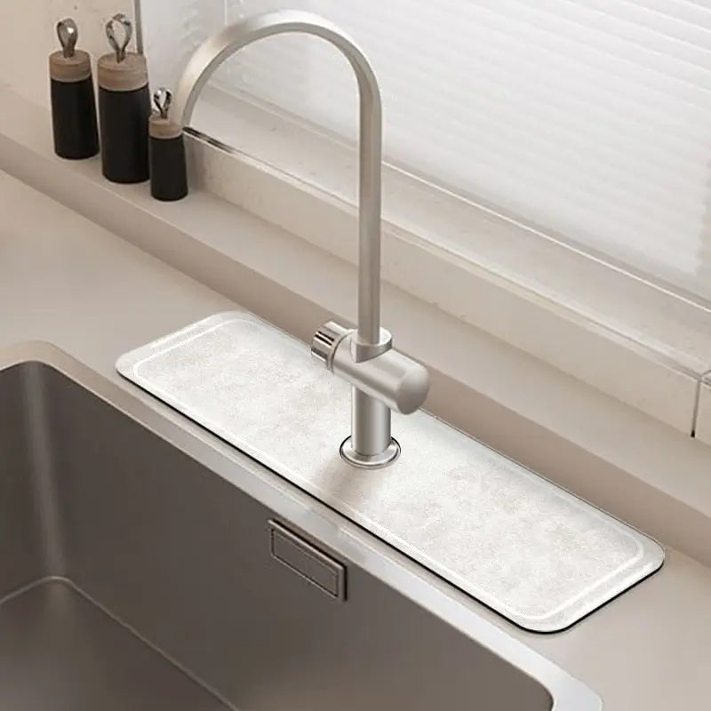 Saugfähige Matte für den Wasserhahn
