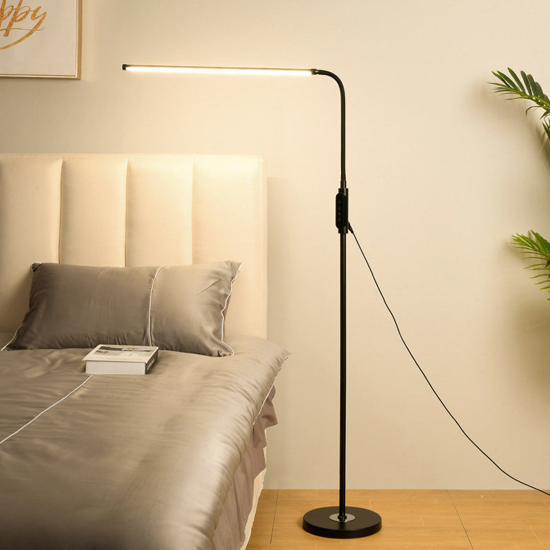 Stilvolle LED-Stehlampe mit verstellbarem Leuchtenkopf