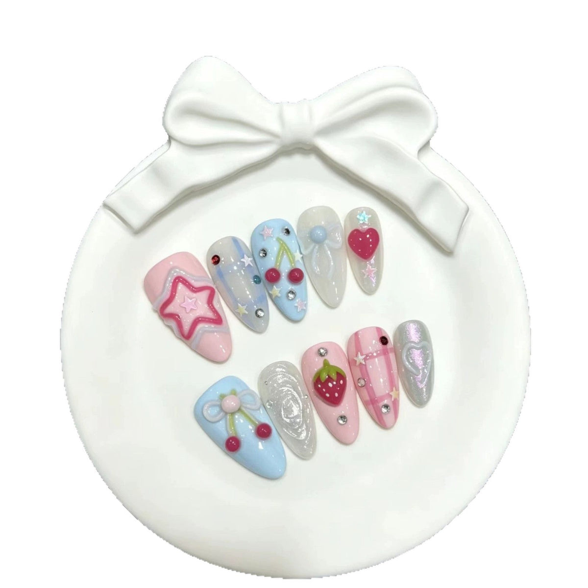 Verspieltes Press-on-Nagelset mit Kirsch- und Herzmotiven