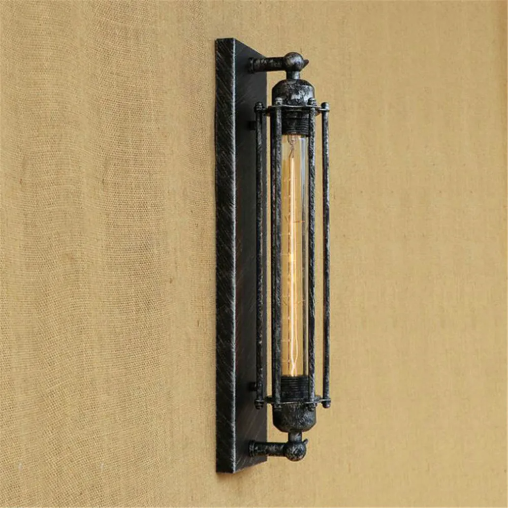 Wandleuchte im Industrial-Design mit Käfig