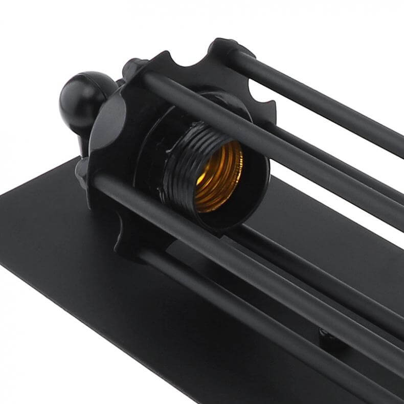 Wandleuchte im Industrial-Design mit Käfig