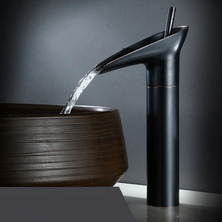 Wasserfall-Waschtischarmatur im Antik-Stil