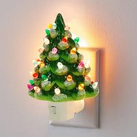 Weihnachtliches Nachtlicht in Tannenbaumform