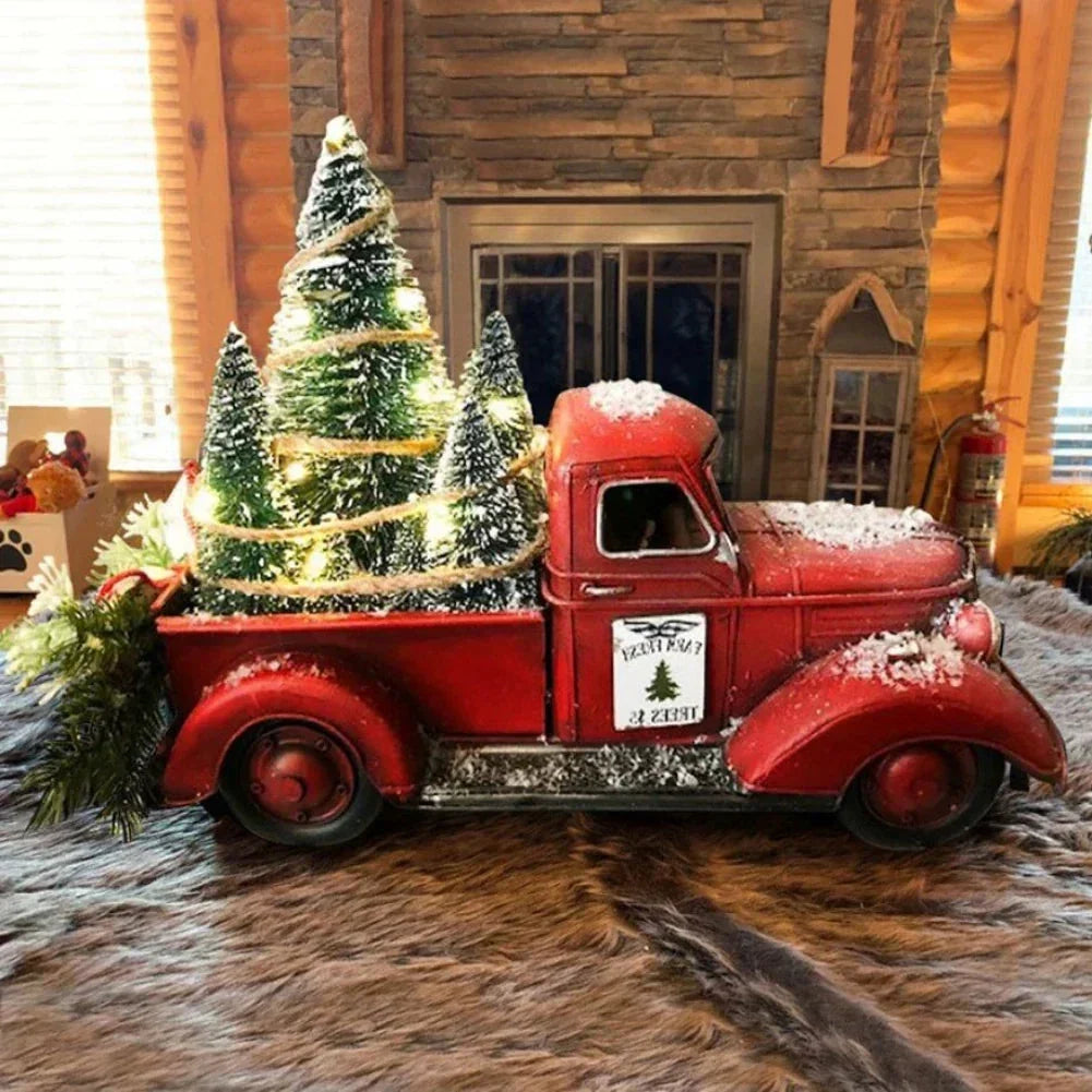Weihnachtsdekoration roter Truck mit Tannenbäumen und LED-Beleuchtung als Tischdeko