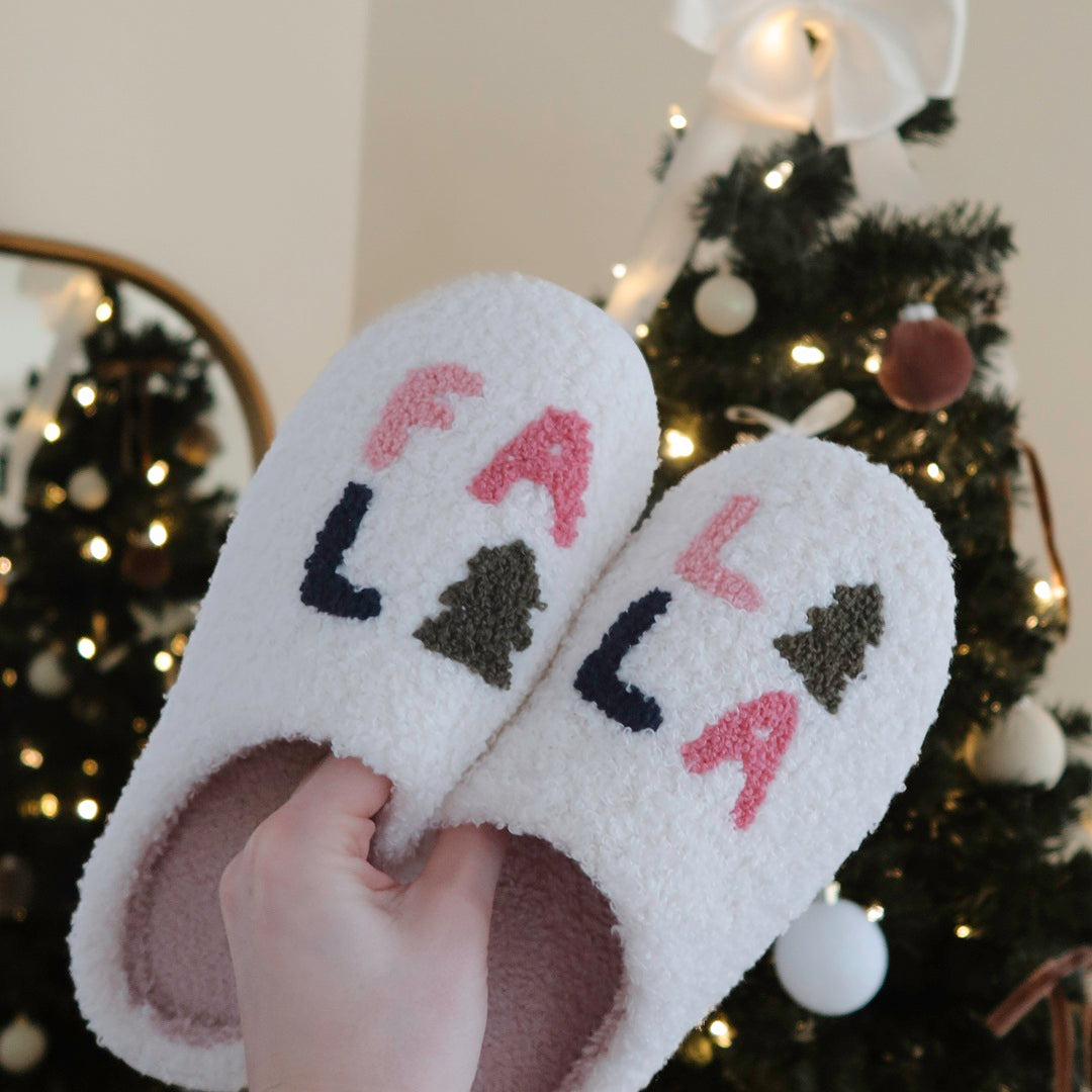 Weihnachtshausschuhe mit „Falalala“-Schriftzug