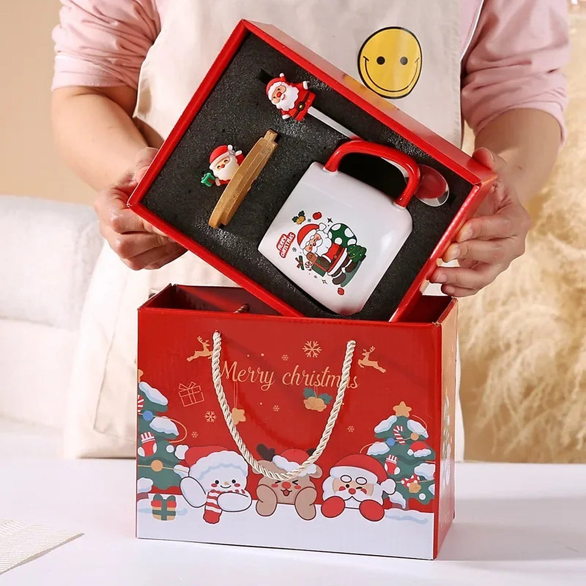 Weihnachtstasse in Geschenkbox – Keramikbecher mit Deckel und Löffel