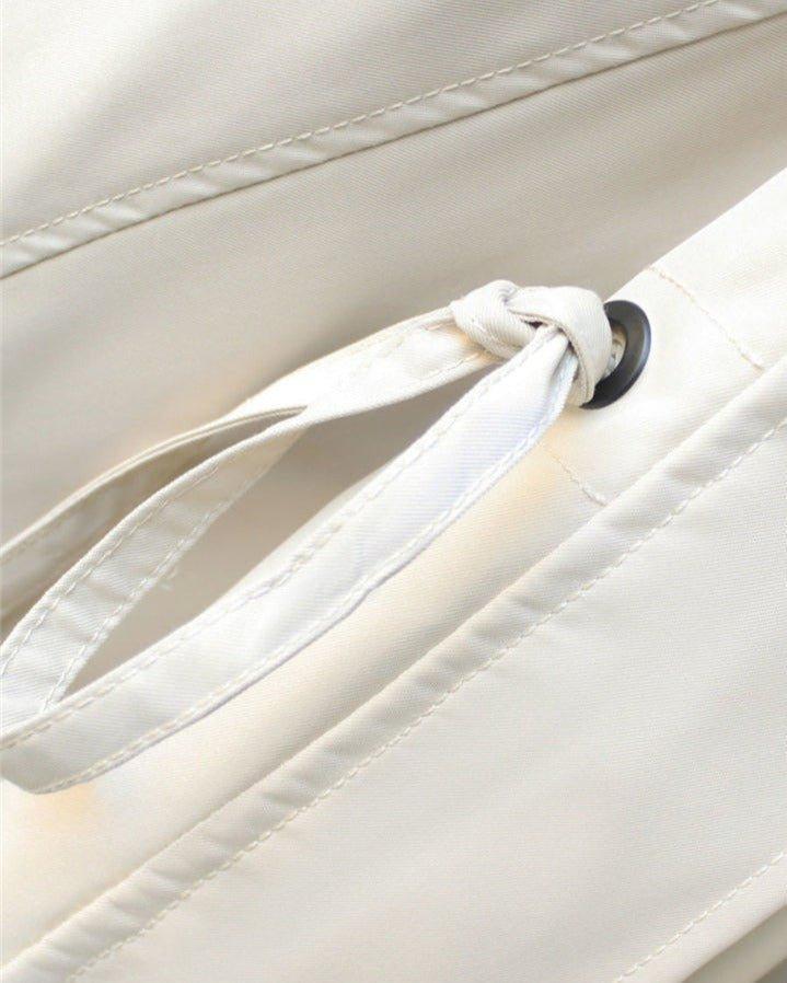 Wetterfeste Damenjacke mit Oversize-Kragen, Gürtel und Reißverschluss